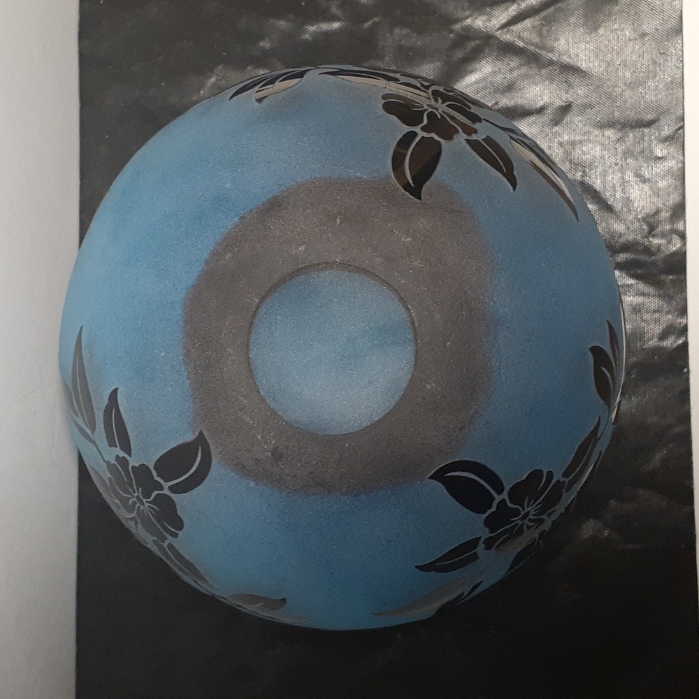 Vtg Black on frost blue acid etched cameo hand blown art glass bowl/vase - Picture 5 of 6